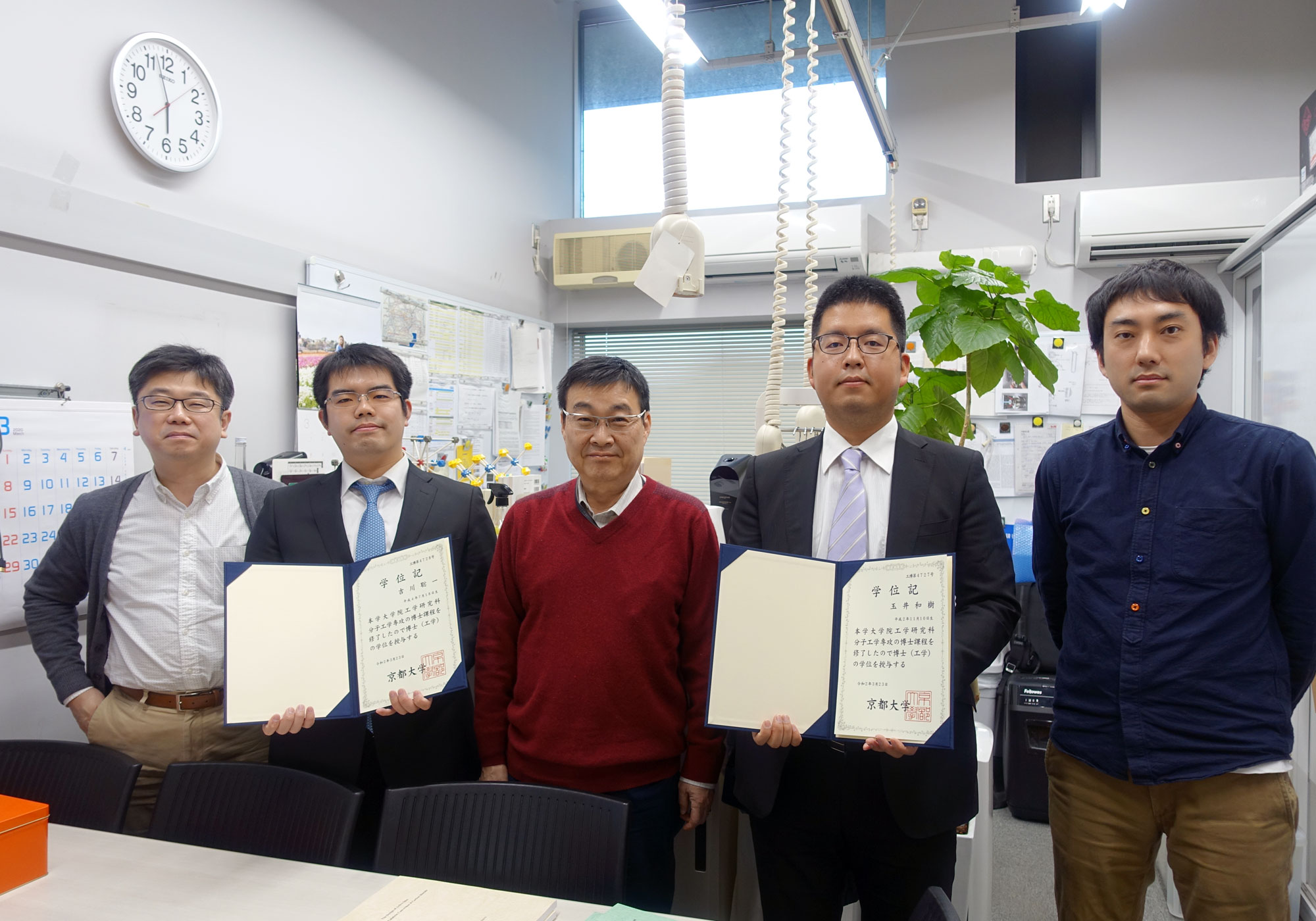 Interview-2022-0902.jpg 博士論文公聴会後。左から (1)現:京都大学 寺村教授、(2)本人、(3)田中教授、(3)玉井さん、(4)現:近畿大学 朝倉講師。