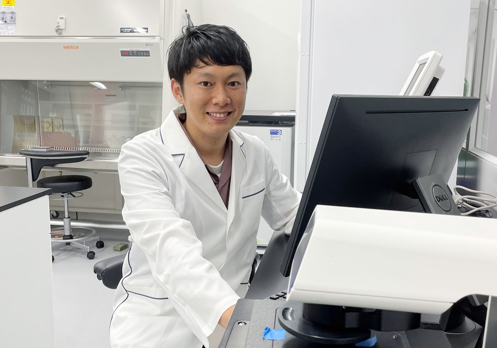 Interview-2022-1001.jpg 画像分析など様々な機器を活用しながら機能性の評価を進めています。