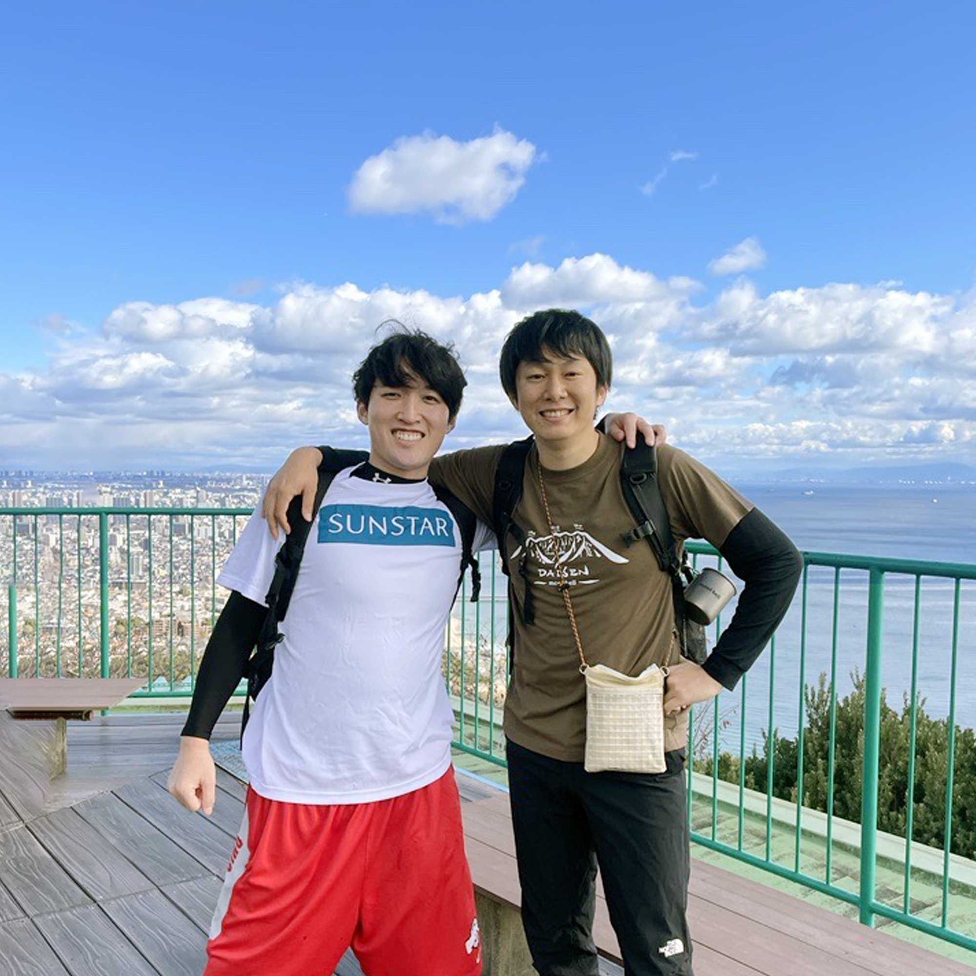 Interview-2022-1002.jpg 職場の同僚と一緒に須磨アルプス登山。「神戸市には六甲山系の山々が連なり、休日登山を楽しんでいます!」