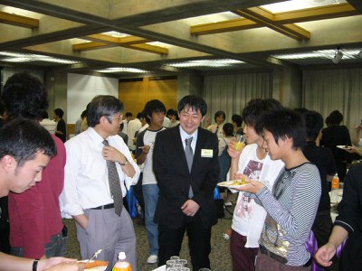 学生に語る会の懇親会の様子